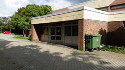 Haupteingang Parkplaetze-klein